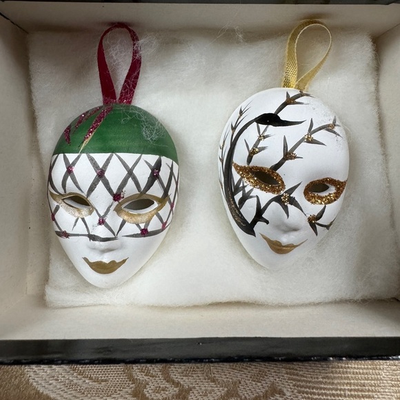 Vintage Miniature Ceramic Hanging Mask - Picture 1 of 2